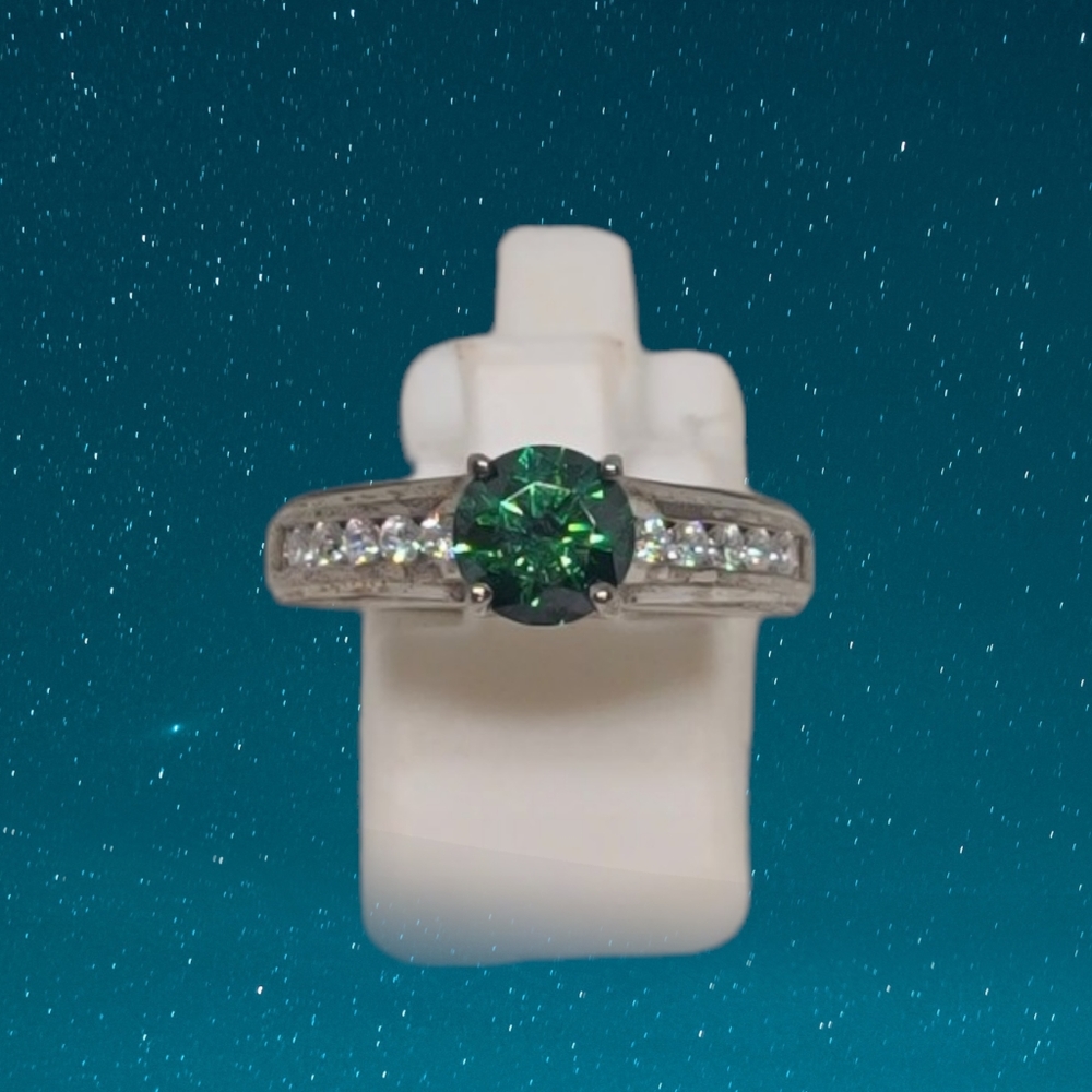 NWT Lustro Stella Premium Swarovski Diamond Ring Size 8